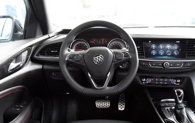  [座椅]20万级的“提速车”，配赛车座椅，提速仅6.2S，年轻人的第一车