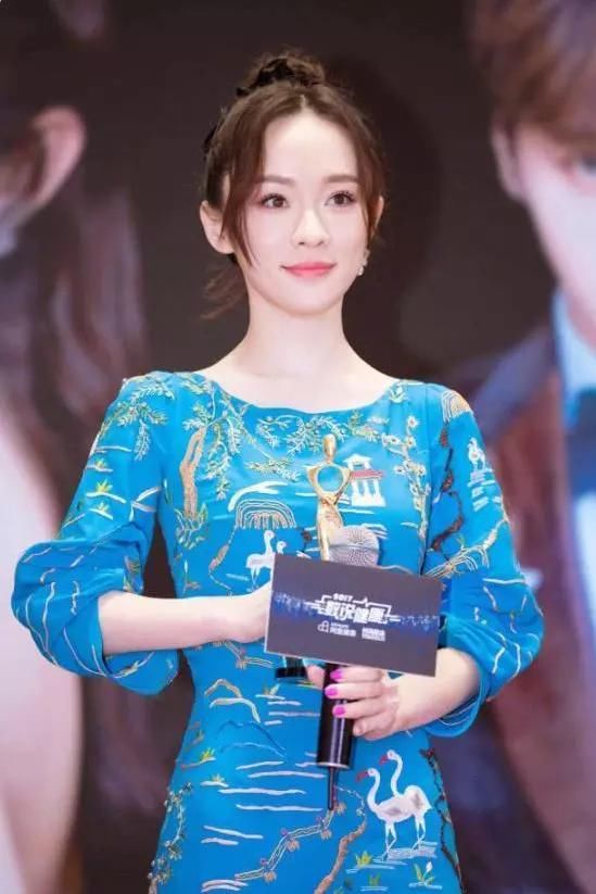 霍思燕、李冰冰隔空相撞，网友：腿弯是硬伤！