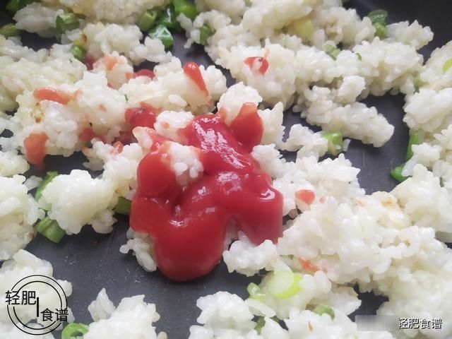  「米饭」蛋包饭难点：蛋皮零失败做法，只需加50克它，你也能给大家秀一手
