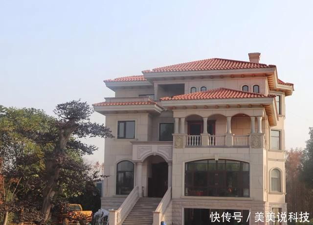 「平面布局图」江西农村35万建别墅,广东60万,福建100万,你觉得哪栋更值?