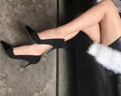 尖头细高跟鞋,细腻光滑的鞋身,女人魅力十足!