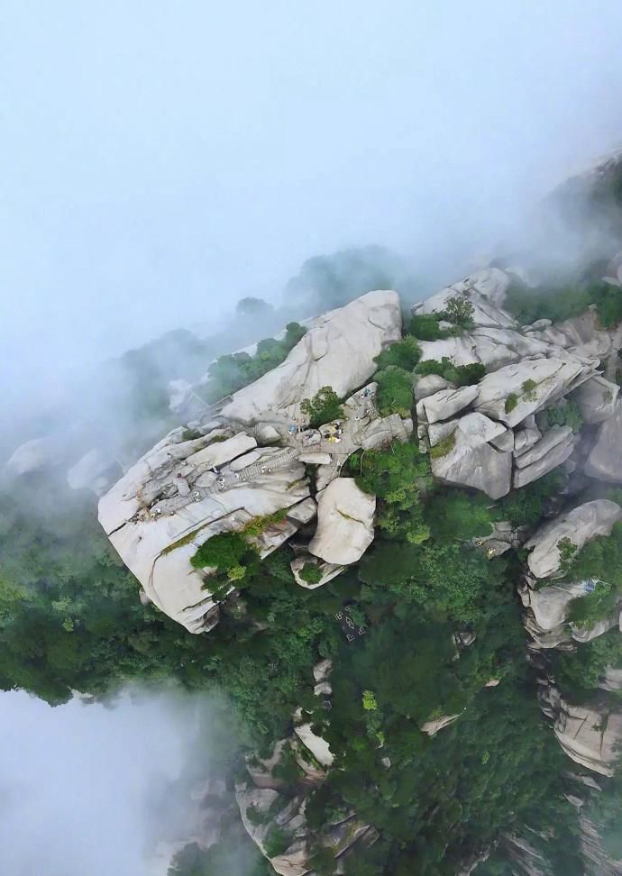 打卡黄山地标景点!第一险峰天都峰!鲫鱼背上望而生畏!