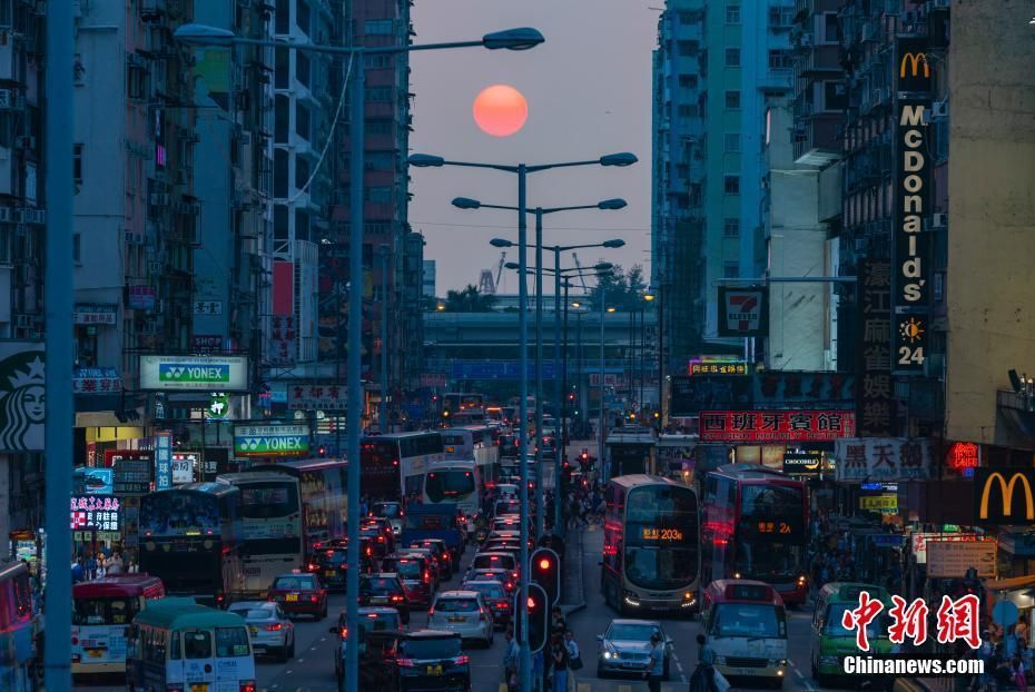  「亚皆老街」香港出现“旺角悬日”奇观