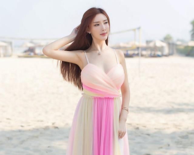 泳衣，突出了小姐姐性感与时尚魅力！