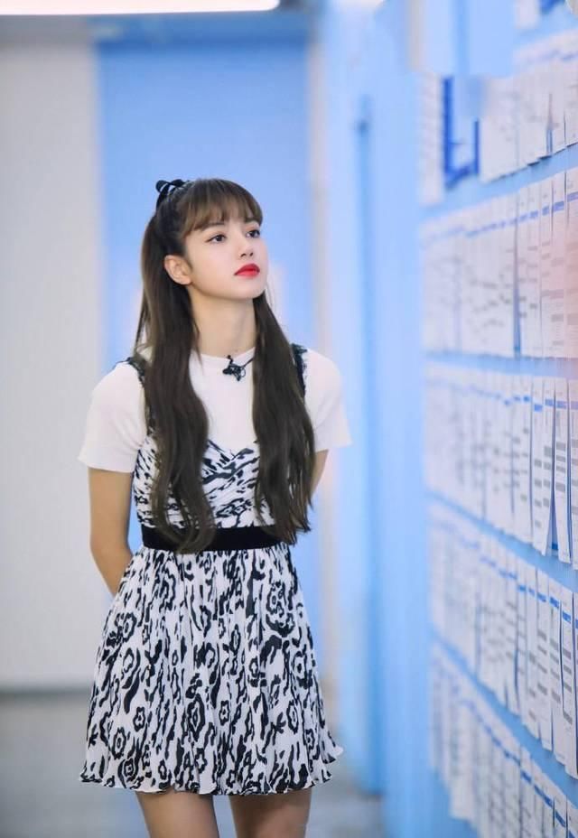  穿法：韩系减龄风，普通女孩的夏日T恤，要这样穿才不路人！
