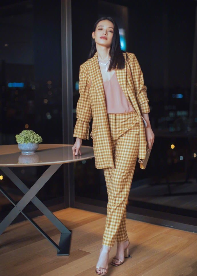 舒淇素颜照曝光,素面朝天接地气,网友:这才是42岁最美的样子