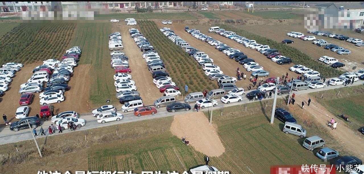 村民设麦田为停车场遭质疑 官方: 你是没在农村待过