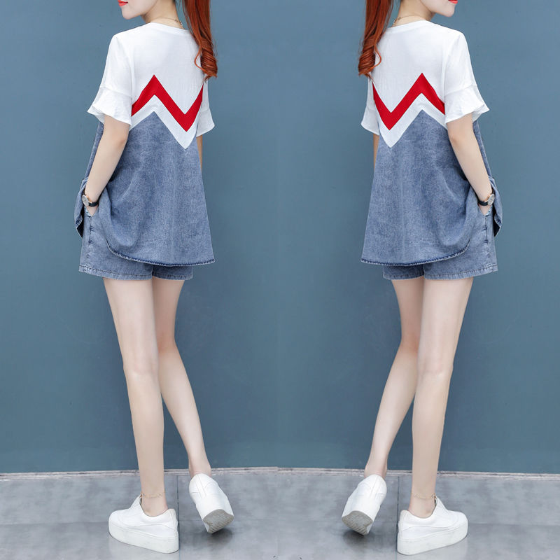 1米5老婆从不穿高跟鞋!出门时尚短套装+平底，看着有1米6