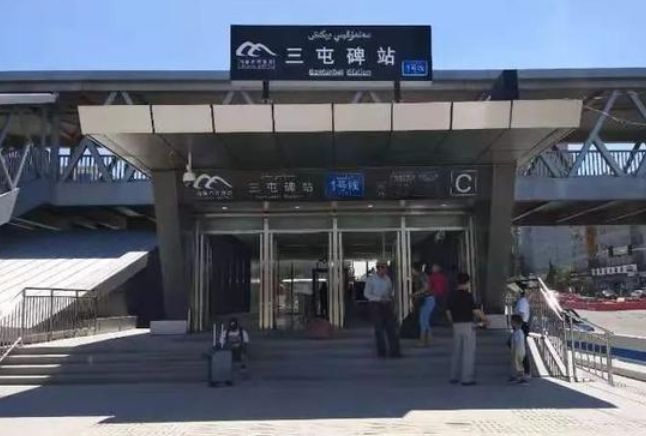  [地铁]中国最晚开通地铁的省会城市，乘客稀少，经常空车而行