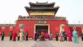  #大宋开封府清明颁新#开封府景区三月二十八日恢复演出
