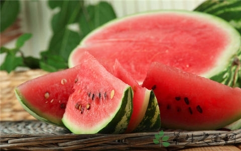 秋季皮肤干燥的原因