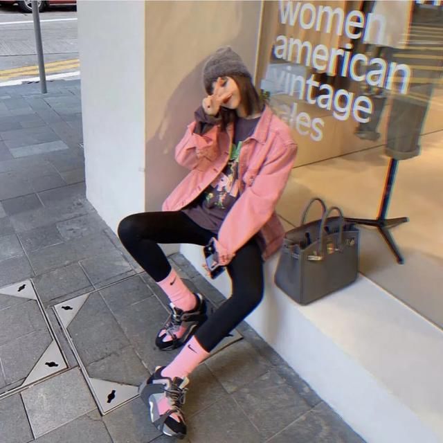  [时髦]没想到袜子也能穿得这么时髦！