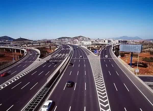  「高速」中国第一条高速公路：号称神州第一路，车主一年能省几