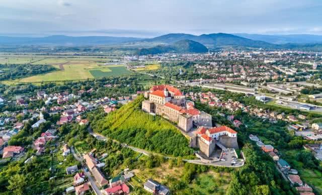 去乌克兰旅游,中国男游客晚上不要随意出门,导游解释原因太实在