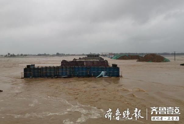 潍坊北部:滚滚洪峰抵达弥河下游寿光营里镇，防汛人员紧盯水情