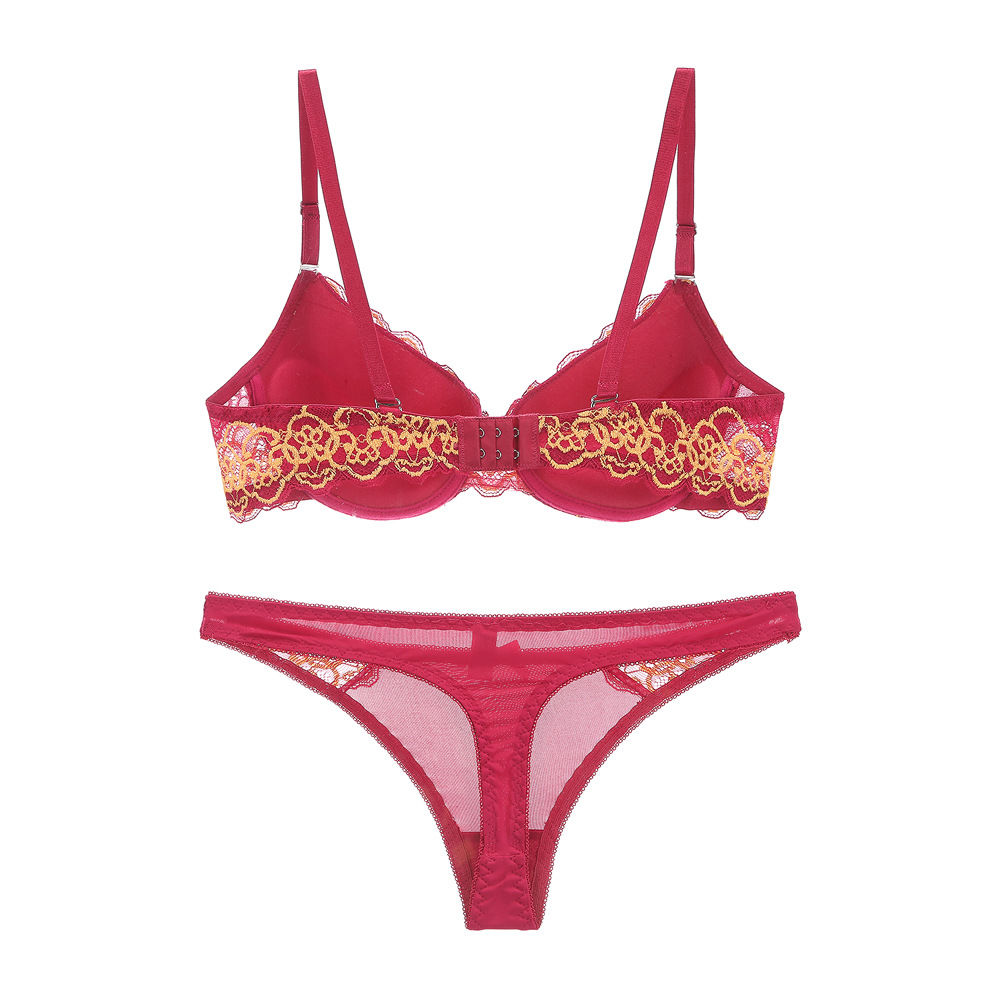 店铺上新一种，女士三角裤，精巧细致