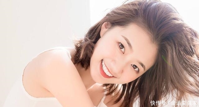 「天生」脸上有这五个特征的女生,天生自带浓妆效果,第四个可遇不可求!