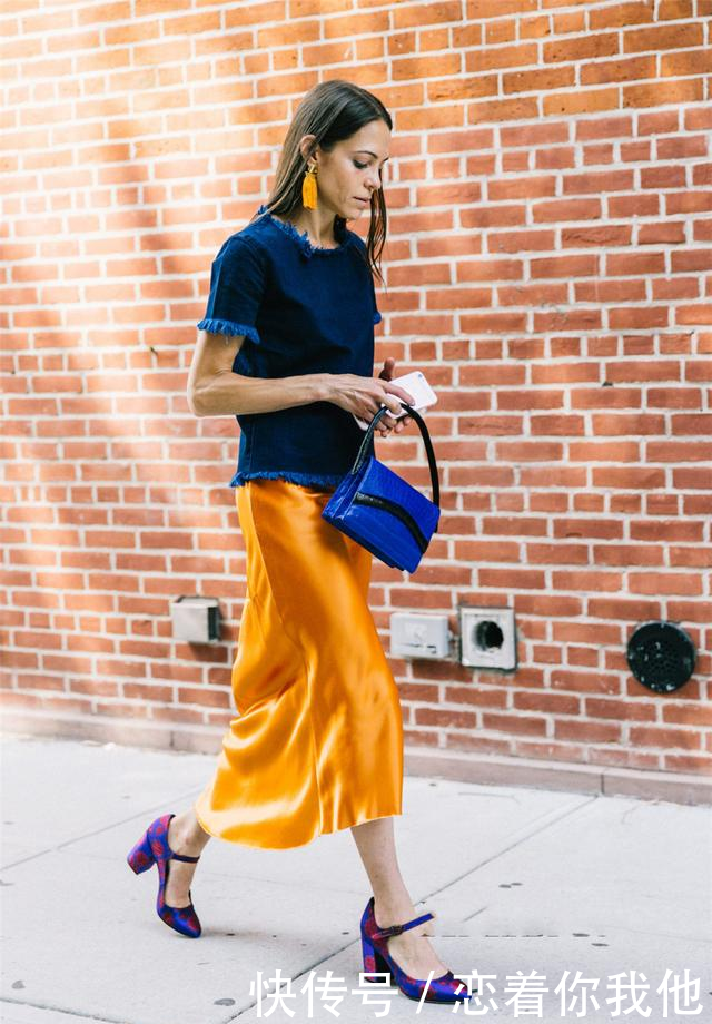 『阔腿裤』小白鞋已经失宠了!今年春天流行“奶奶鞋”,时髦舒适,还特高级
