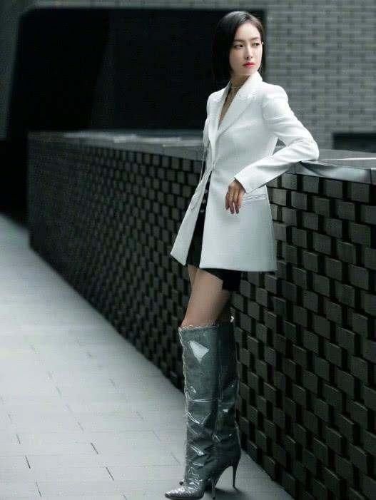 宋茜凹太过了吧，下半身简直不能看，网友:原谅我笑出声!