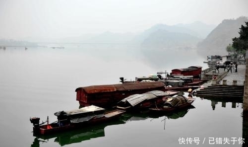 集民俗游乐、特色茶饮、财神朝拜、江滩观景于一体,四川相如镇