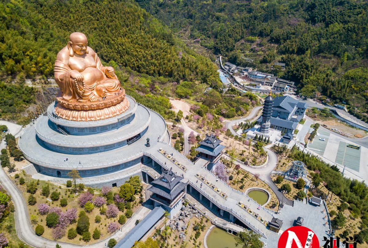 浙江最尴尬的一座大城市，景区很多游客很少，露天弥勒大佛很有名