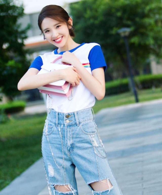 安利点唐艺昕美图，身身够迷人 网友：拿她解解馋，真养眼