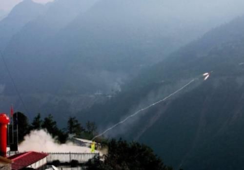  #不少#世界第一的“悬索桥”，动用“火箭”来修建，看了你可能