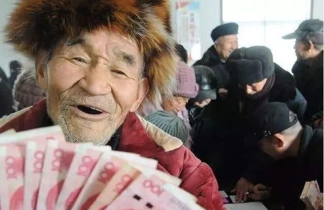 一次性缴纳6万元，然后退休以后每个月给你1500元养老金。你愿意