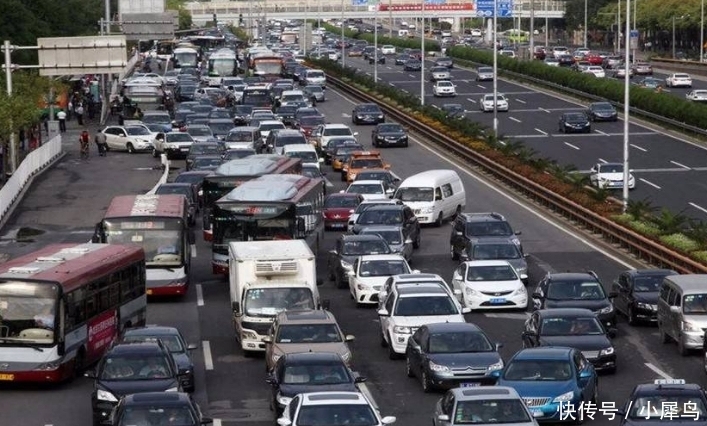 中国最严重的一次堵车：堵车12天，附近居民一桶泡面卖出“天价”