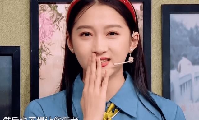  『令人感动』关晓彤晒儿时与母亲合影发文：希望妈妈永远不变老！内情令人感动