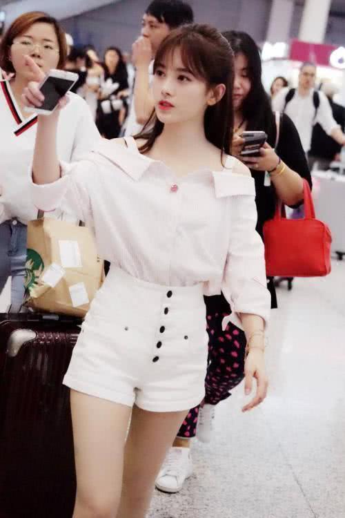 四千年美女鞠婧祎出道至今造型红黑榜，从女神到村姑只在一瞬间