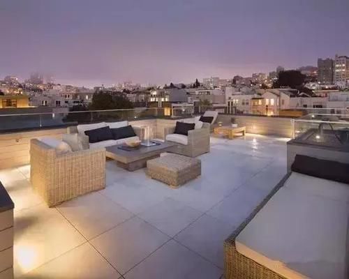 露台装成这样，一看就是个土豪，这样的露台谁不想要一个呢？