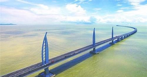 中国最长的跨海大桥：港珠澳大桥，为什么要设计成“弯”的？