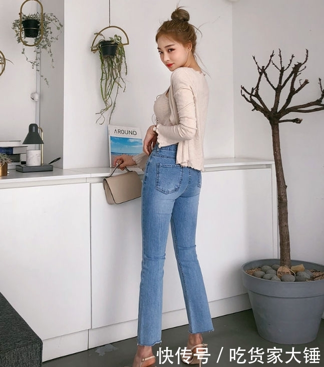 美女:街拍美女:清爽迷人的紧身牛仔裤小姐姐,突显身材与气质