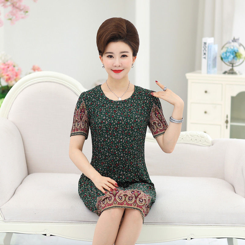 足足等了7天,这妈妈装终于出新款了,妈妈们穿美到让人招架不住