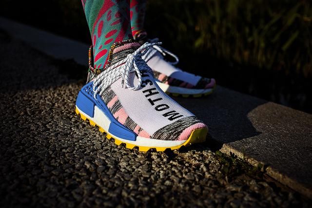 提前开箱上脚!看一眼就觉得很贵的鞋,竟然还带有神秘代码!