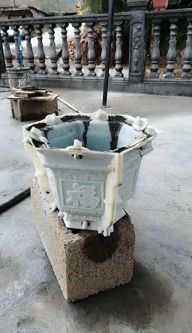  「耐用」塑料花不耐用，动手做“水泥花盆”，放在客厅里，高端又大气
