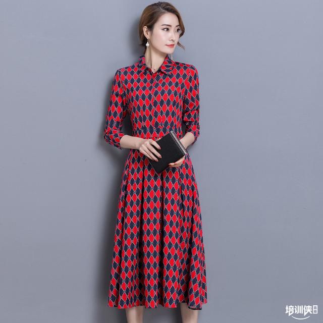 真的太美了，55岁老婆穿上第5款连衣裙，美的我都猜不出年龄