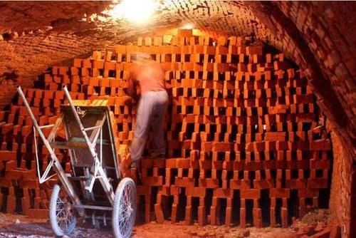  黏土砖@农村的红砖一直涨价，越禁止越贵？其实，农村并没有禁止