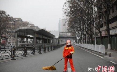  #人影难觅#湖北宜昌街头：橙色的坚守