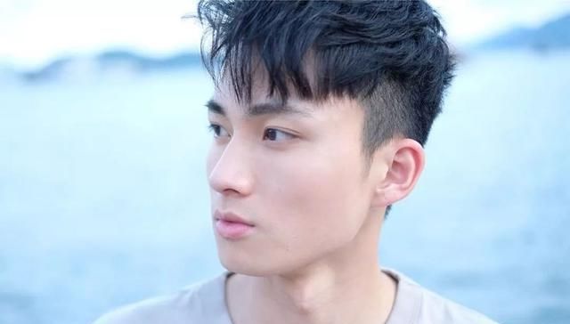  [爱回家之开]他入行仅四年就获4项大奖提名，未来TVB最值得期待的男星是他