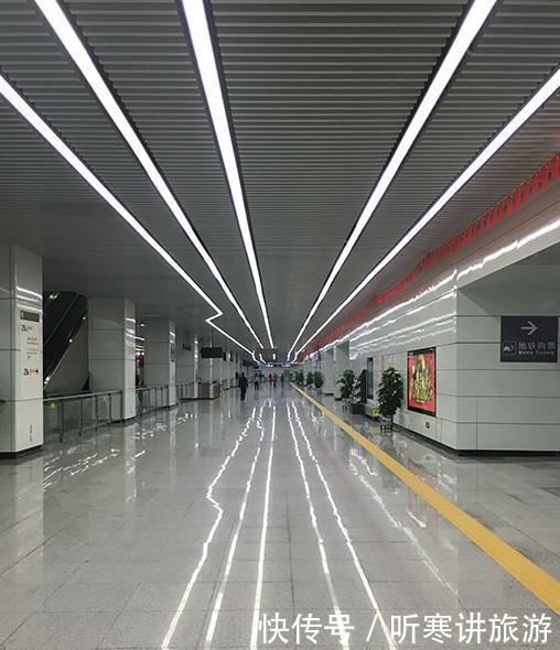 我国最大地下火车站：相当于21个足球场，耗资40亿设有36个出入口