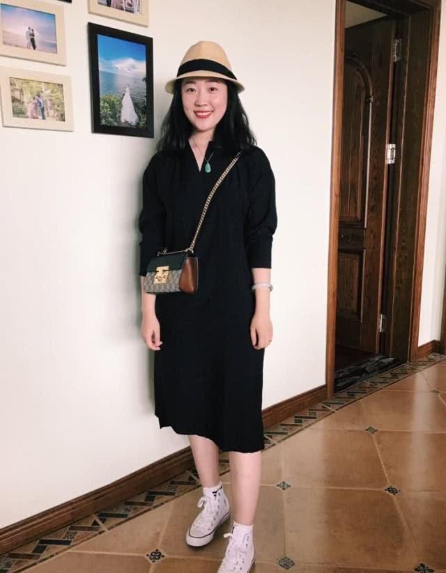 再搭配上@匡威女孩的灵魂穿搭大公开来了,让你学会做直男离不开的臭妹妹
