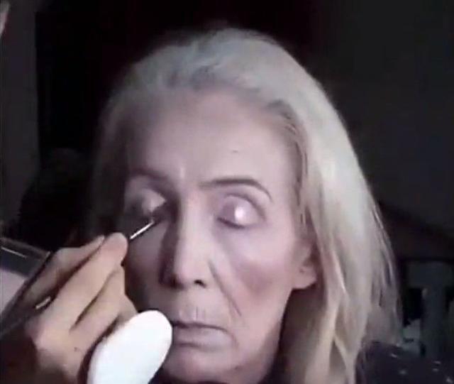 76岁的老奶奶化了个妆,看傻了,吓得赶紧让网红脸的女友卸下妆