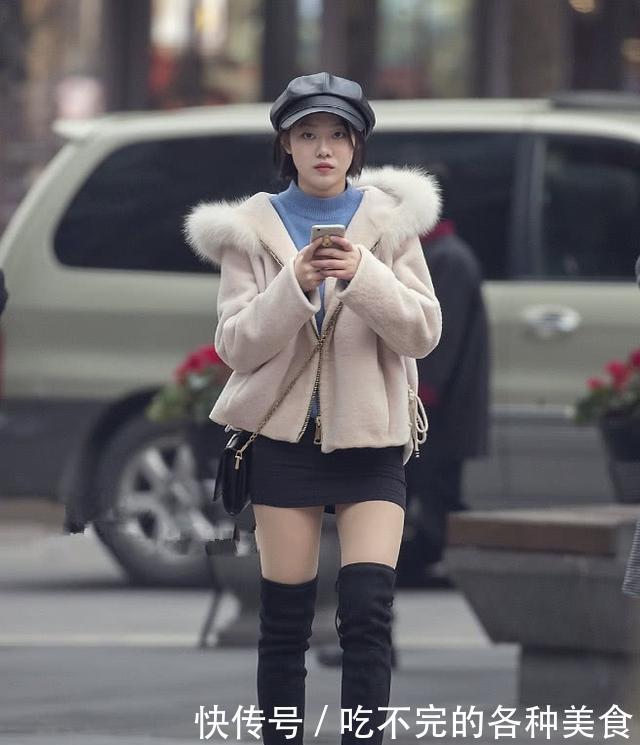 [黑色]潮人都觉得“毒液袜”配高跟鞋很土，但她非要这样穿，意外显腿长！