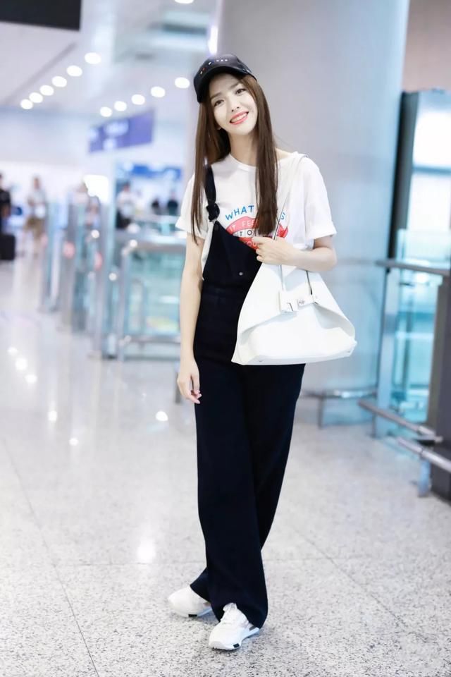 戳进来｜看完了她们的穿搭，我立刻丢掉了鞋柜里的高跟鞋！