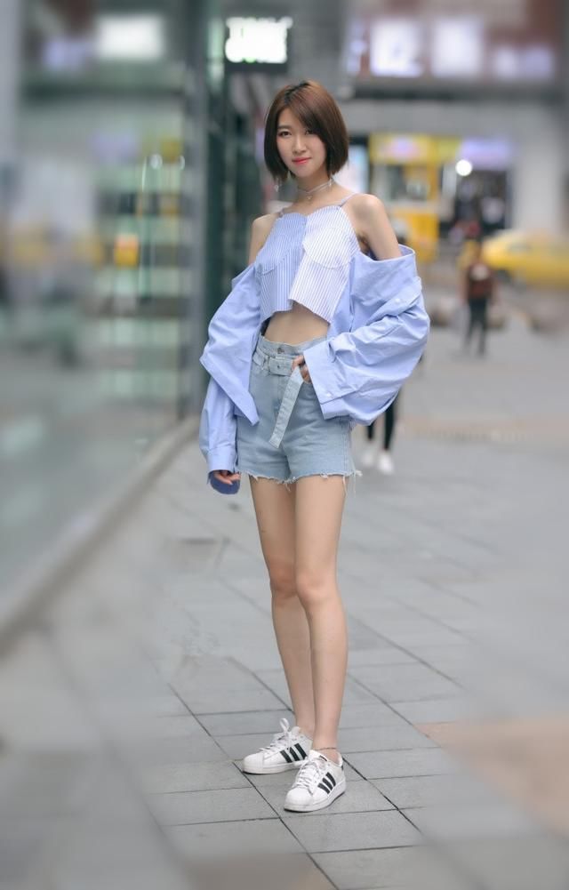 街拍，时尚的穿搭走上街头自信满满