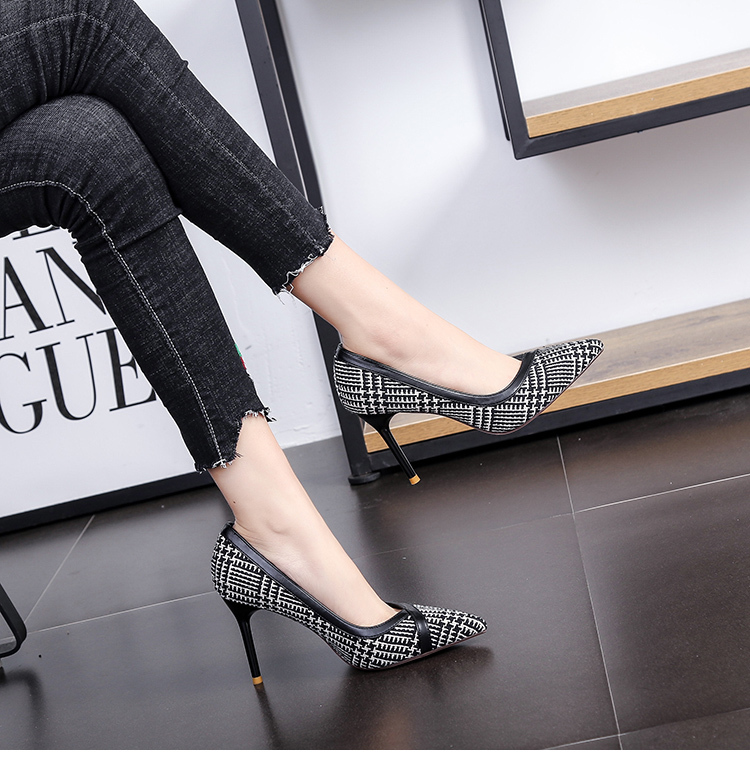 时尚纹理高跟鞋，多种颜色混搭而成的，让你感到轻松自在