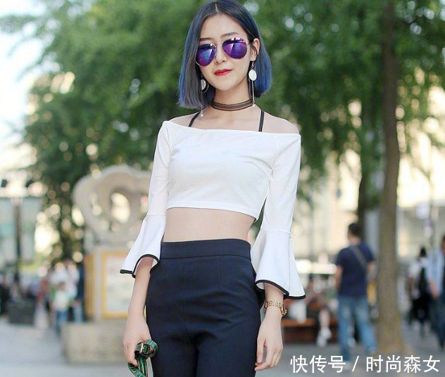 街拍：风姿绰约冰清玉洁的小姐姐，打扮性感显瘦美感十足很有范！