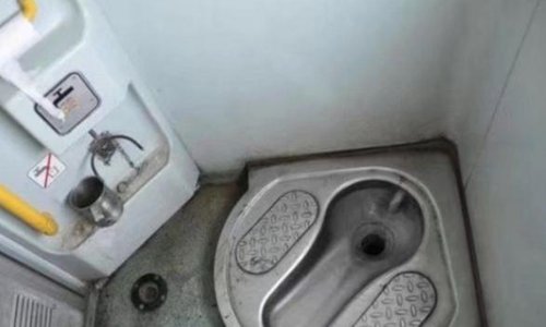 火车上的排泄物去哪了？乘务员说了话，你有可能不清楚